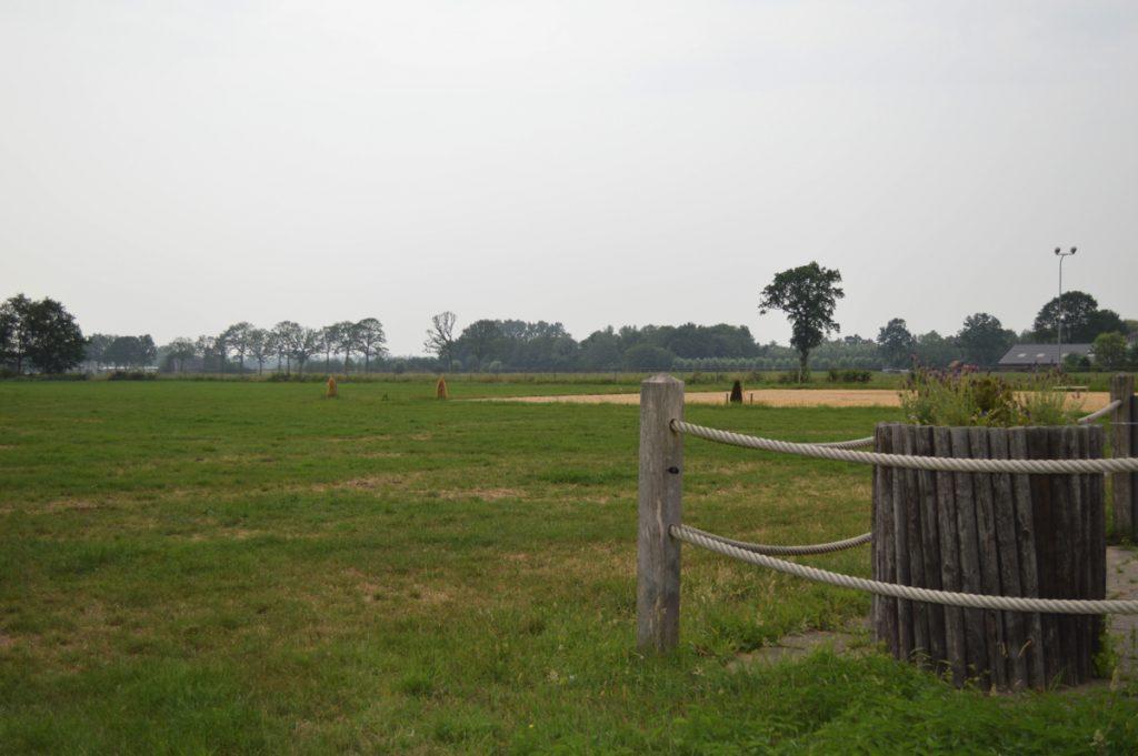 Paardensportvereniging De Trouwe Kameraden Chaam grasveld accommodatie